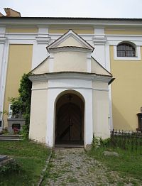 Kotouň - kostel Narození Panny Marie se zvonicí