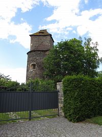 Týnec - kamenná věž s rotundou