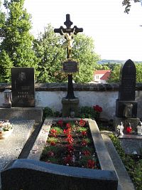 Putim - hrob faráře Josefa Baara, strýce J. Š. Baara