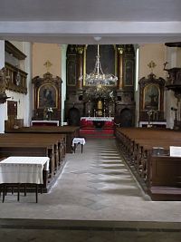 Rumburk - klášterní kostel sv. Vavřince - pohled od vchodu do kostela