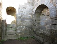 Hrad Přimda - další průhled přes uzavřený vchod