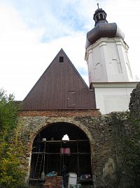 Šitboř - zřícenina kostela sv. Mikuláše - tady se dále pracuje