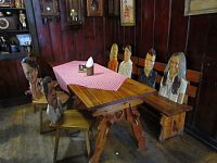 Penzion Rejvíz - historický bar s novými židlemi