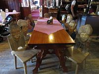 Penzion Rejvíz - historický bar s novými židlemi