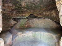 Sedátko v jeskyni Harfenice