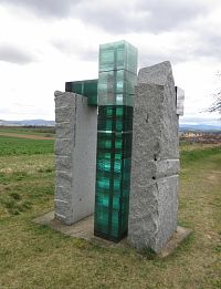 Skleněná brána - žula, sklo (2014)