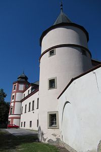 Zámrsk – zámek  (věž je zbytkem tvrze)