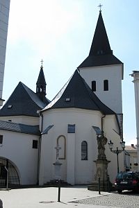 Karviná - kostel Povýšení sv. Kříže se zámkem