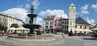 Karviná - Masarykovo náměstí s radnicí a litinovou kašnou z r. 1900
