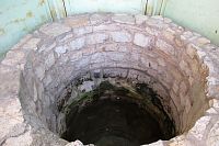 P. Těšín - středověká studna v uličce Trzech Braci