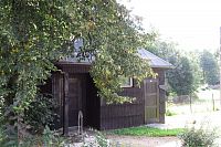 Kunčice pod Ondřejníkem - dřevěný domek na hřbitově