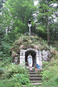 Myslíkovské Lurdy - kaple Panny Marie Lurdské se zvoničkou
