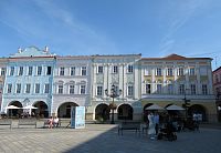 Nový Jičín - Masarykovo náměstí - vpravo je dům U Laudona