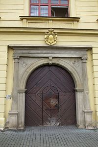 Zámek - klasicistní vchod