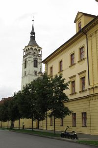 Zámek s kostelem sv. Františka Serafinského