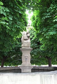 Náměstí T. G. Masaryka - kašna se sochou sv. Floriána