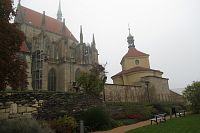 Kostel sv. Bartoloměje z parkánu