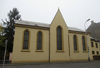 Ulice Politických vězňů - evangelický pseudogotický kostel