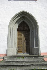 Kostel sv. Jakuba Většího  - jeden vchod je gotický