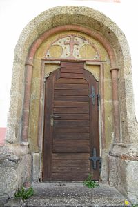 Kostel sv. Jakuba Většího - jen o kousek dál je vchod románský