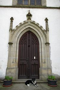 Vstupní portály do kostela