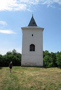 Levín - zvonice na místě středověkého hradu