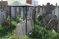 Židovský hřbitov - další tumba