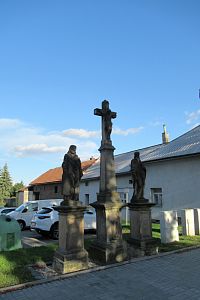 Kojetín - kříž a sousoší nedaleko pivovaru