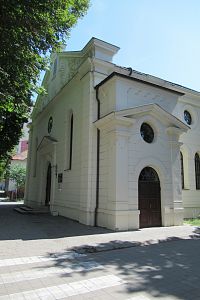 Poznáváme Slovensko – 6. den - dopoledne: Levice – prohlídka zajímavostí města (synagoga, kostely, hrad, křížová cesta, rozhledna Kalvárie); Kalinčiakovo – románský kostel a zámek