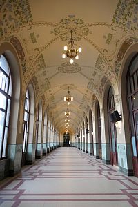 Praha - Hlavní nádraží  - chodba před Fantovou kavárnou