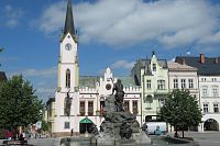 Trutnov - Krakonošovo náměstí s Krakonošovou kašnou