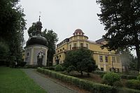 Kaple sv. Michaela a divadlo Aloise Jiráska