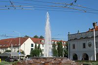 Masarykovo náměstí - fontána uprostřed kruháče