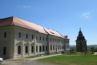 Chotěšov - klášter - opravená část konventu s jižní věží