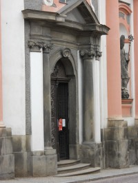 Kostel Sv.Jana Nepomuckého - vchod