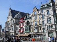 Gent - divadlo a měšťanské domy na náměstí Sint Baafsplein