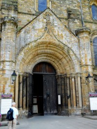 Durhamská katedrála - vstupní portál