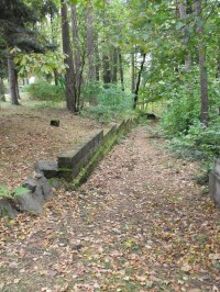 Lesní hřbitov - stará hřbitovní zeď