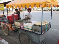 Pouliční prodej občerstvení v Mae Sai