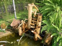 Vodní mlýnek z bambusu