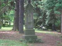 Památník v lázeňském parku