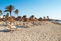 Djerba – jak neutratit jmění za pár dní na kvalitní subtropické pláži a poznat Saharu