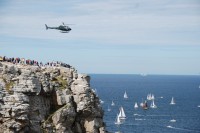 Pointe de Pen-Hir - stovky lidí sledující závod plachetnic