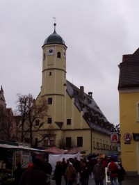 Vánoční trhy na náměstí kolem staré radnice