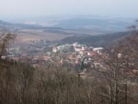 pohled na obec Kostomlaty pod Milešovkou