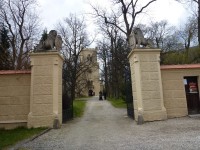 hlavní brána zámku