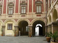 nádvoří zámku Libochovice