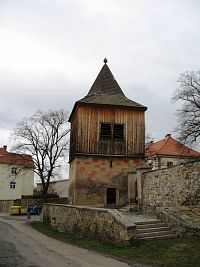 dřevěná zvonice v Plaňanech