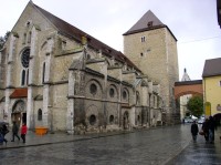 brána z Domplatz ke Staré kapli