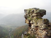 pohled do údolí Labe z vrcholu se zbytky obytné věže